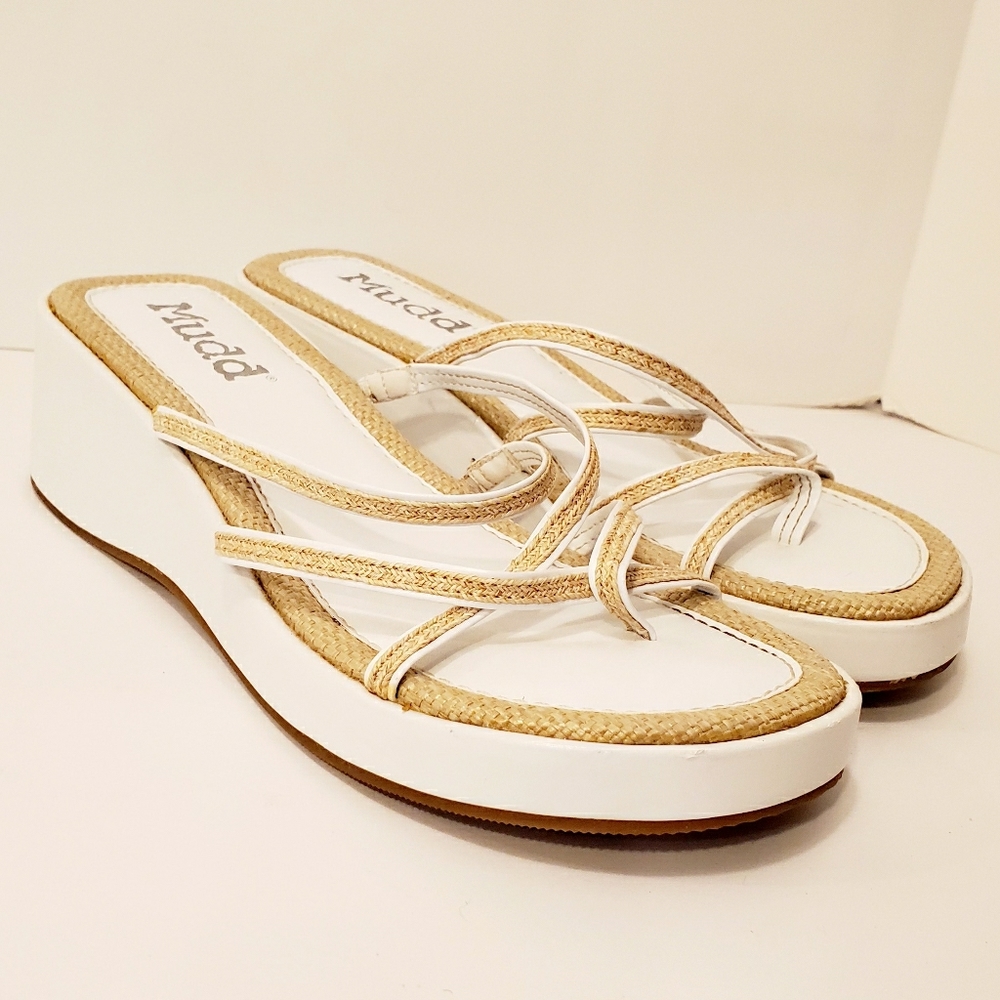 Mudd White Wedge Sandal sz 9